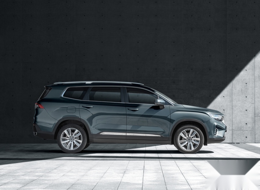 吉利新款豪越上市售价10.36-13.96万元 定位中型SUV，提供7座版本