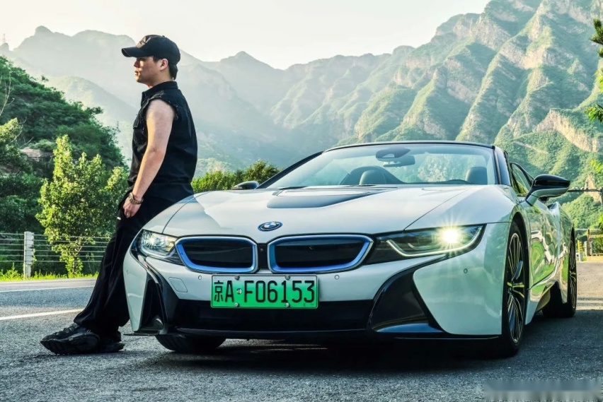 SCC洪恩体验宝马i8 Roadster：这款跑车将成为经典