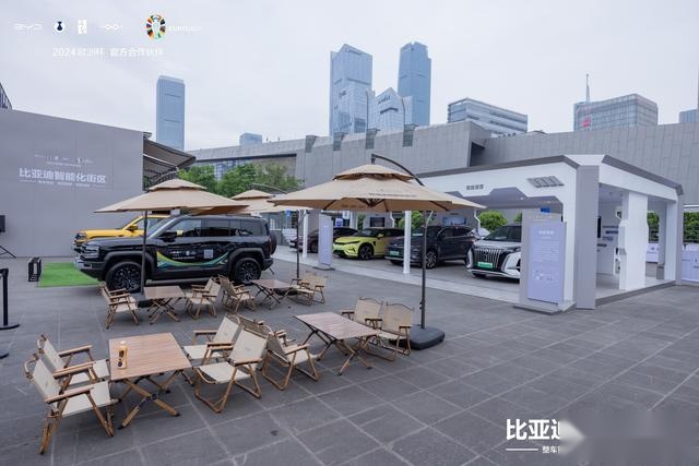 多维度展示，从智能座舱到智能智驾，比亚迪玩儿花了