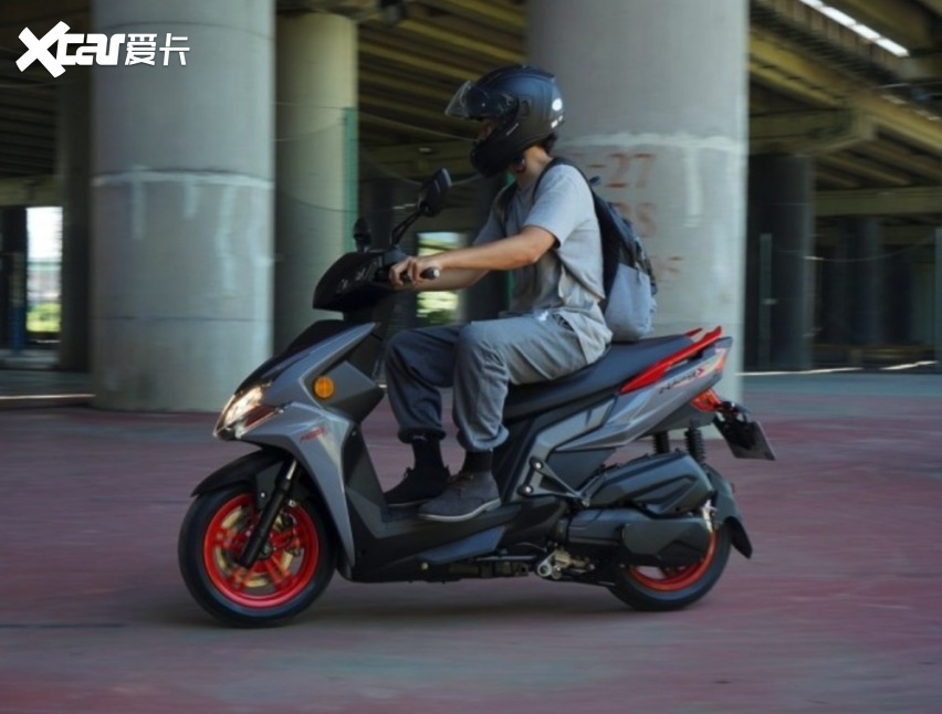 光阳racing150踏板摩托运动能力出众座桶空间大就是油耗高