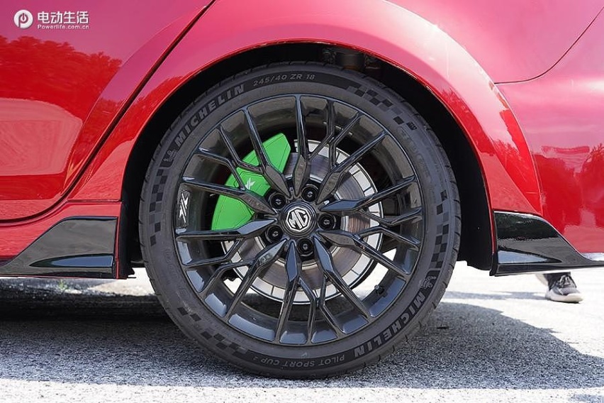 MG6 XPOWER赛道试驾！官方改装套件效果出众