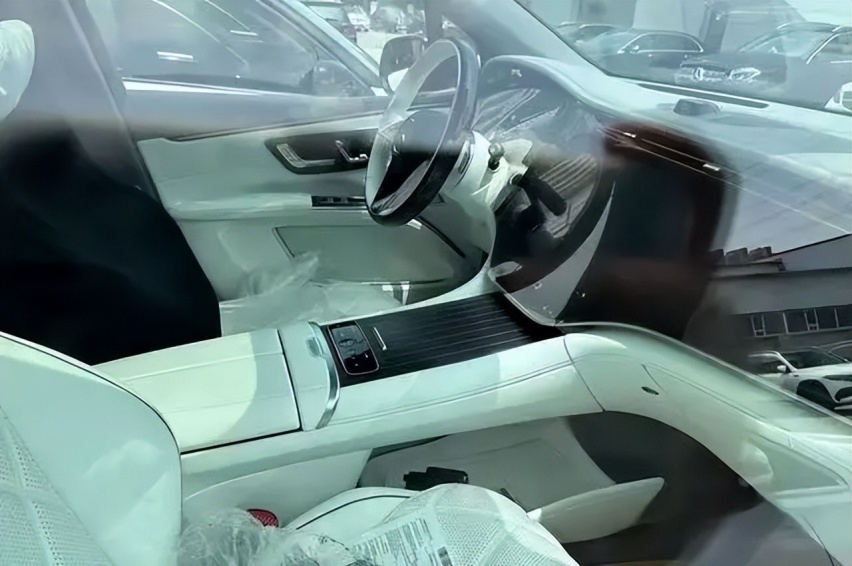 最贵纯电SUV!奔驰超豪华SUV国内实拍,续航超600公里,售价超百万