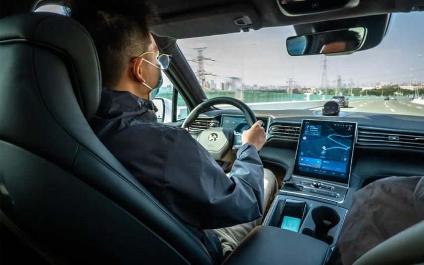 蔚来EC6的NIO Pilot系统，会玩上瘾!