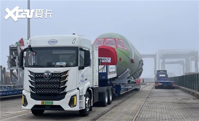 欧曼银河5M新能源电车首次成功转运空客A320飞机大部件