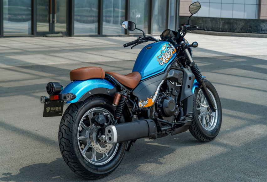 中排量双缸日式Bobber，香帅苍云500MAX，外观更符国人审美