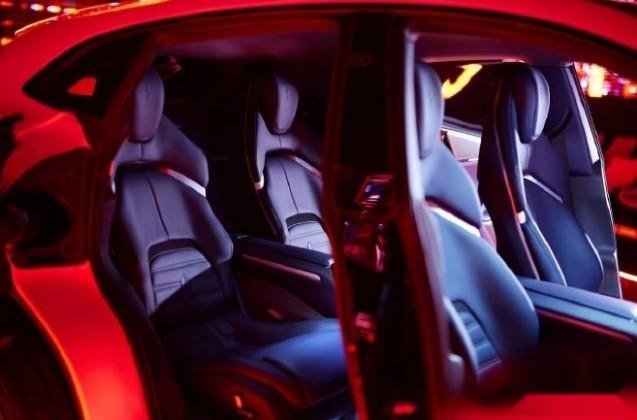 法拉利首款类似SUV，四座车型国内首发上市，新车起售价498.8万元