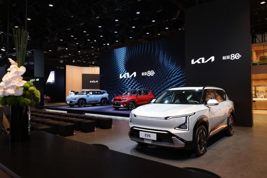 EV5领衔亮相，全新SUV索奈智领上市，黑科技同台展出，起亚新产品新技