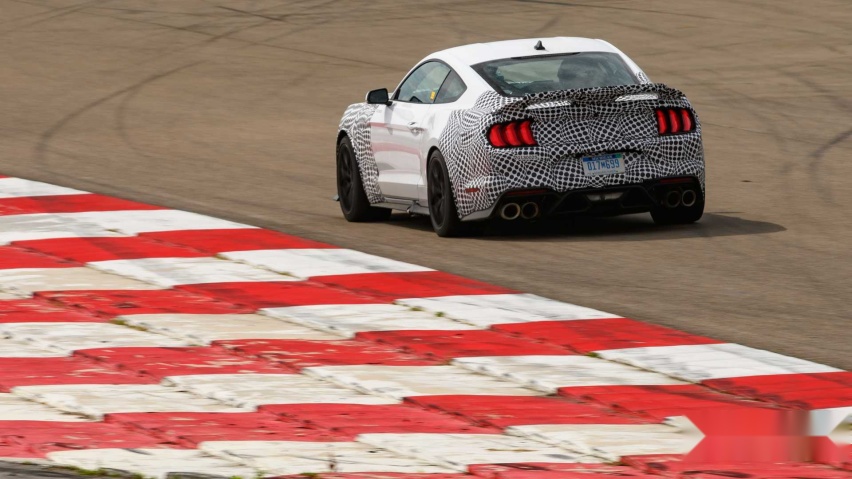 定位高于GT，隐退多年回归，Mustang Mach 1谍照