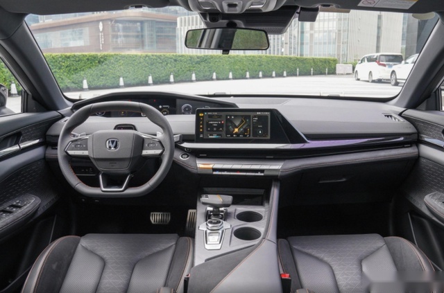 兼具颜值与实力的“尖货” 长安UNI-V 2.0T 、领克03+怎么选