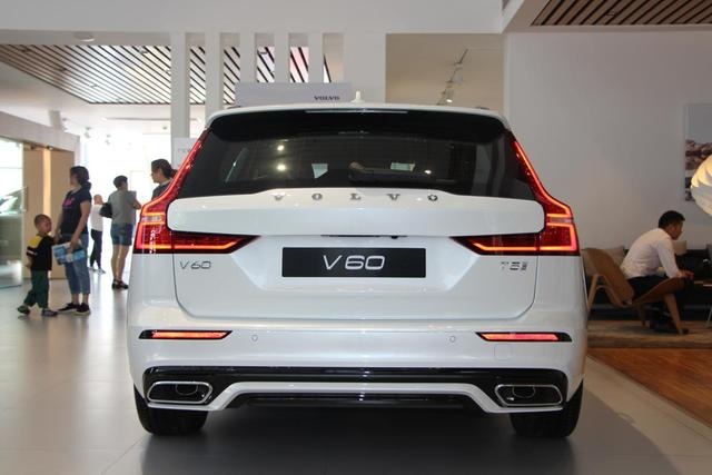 实拍全新沃尔沃V60：都说好看却没有人买，因为槽点实在太多
