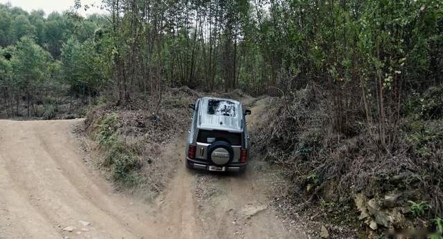 无兄弟，不越野！哈弗猛龙与路虎卫士的“越野问道”