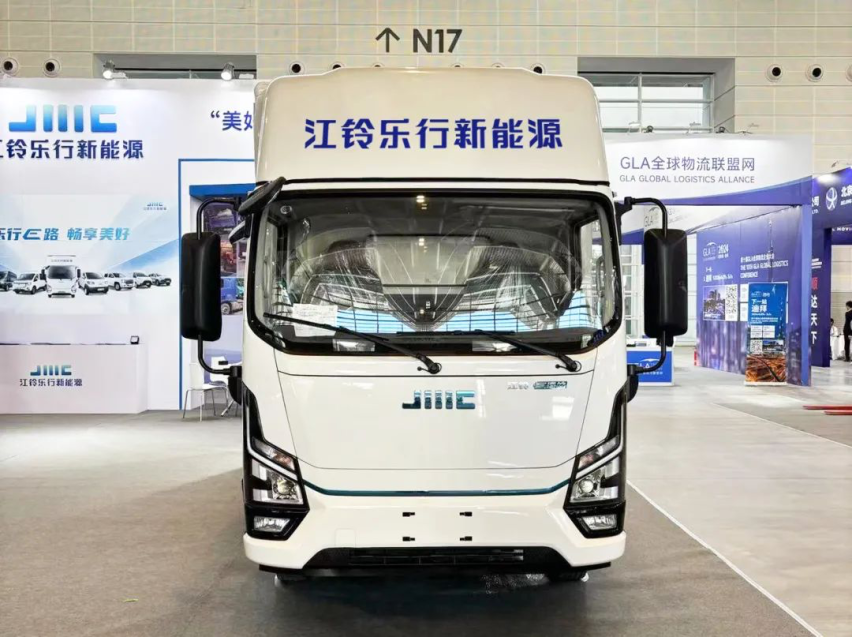 增添绿动力！江铃乐行新能源登陆2023天津航博会