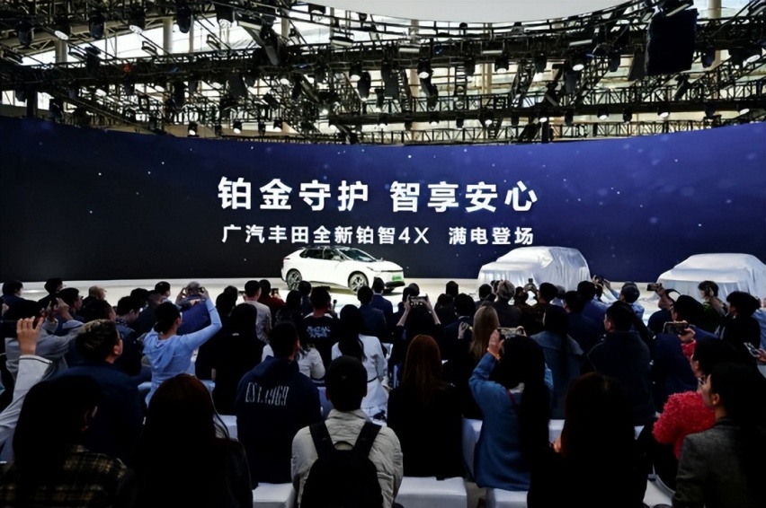 合资头部车企，转型之路抢先一个身位，进击智电新主流
