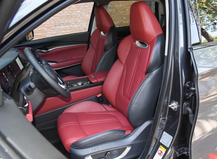CS75plus:高颜值+蓝鲸动力,油耗低至6.6L