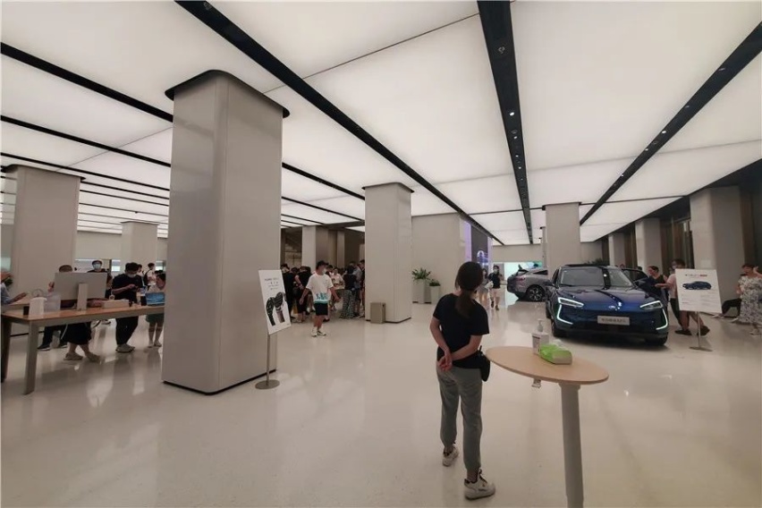 为什么是赛力斯SF5？我终于在华为的店里看了一台汽车