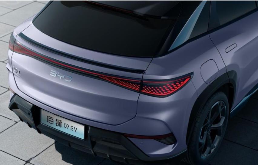 比亚迪海洋网双子星IP首款跨界SUV，海狮07 EV辨识度极高