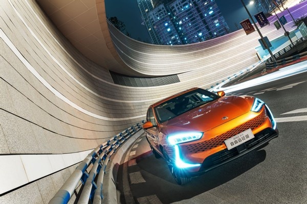 增程式2.0时代，赛力斯SF5自由远征版25.98万开售