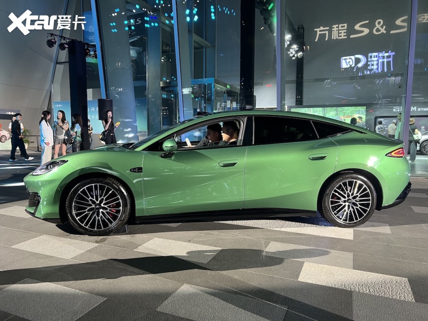 方程豹方程S与S GT上市售18.99万起 百万级跑车同款底盘下放技术