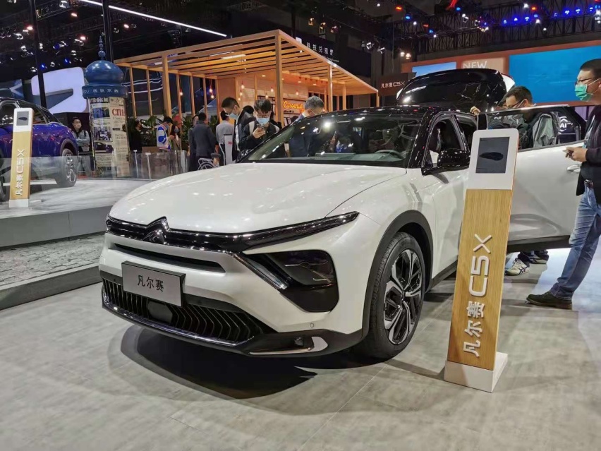 凡尔赛C5 X登上海车展，成最独特跨界车