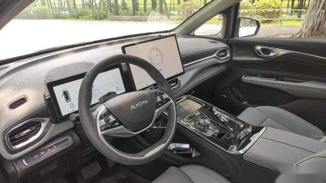 试驾AION V Plus充电5分钟就能续航207km？堪称空间魔术师