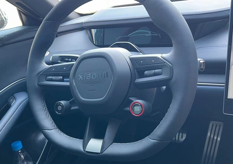 小米SU7实车曝光，外形神似保时捷，有望配800V，卖多少钱合理？