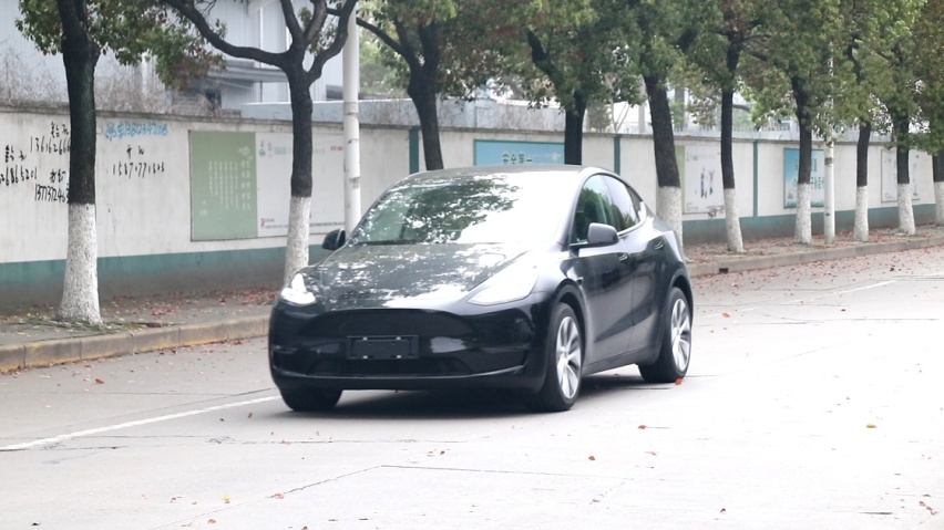 优点缺点都很明显，特斯拉Model Y试驾体验，还值得买吗？