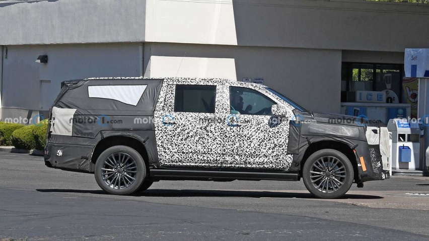 cadillac-escalade-v-side-view-spy-photo.jpg