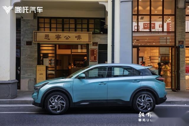 百万豪车都没有的新体验，哪吒U是最懂你的那台新能源车吗？