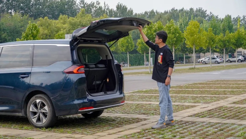 15万落地，轿车、SUV和MPV之间，为啥选后者是最明智的？