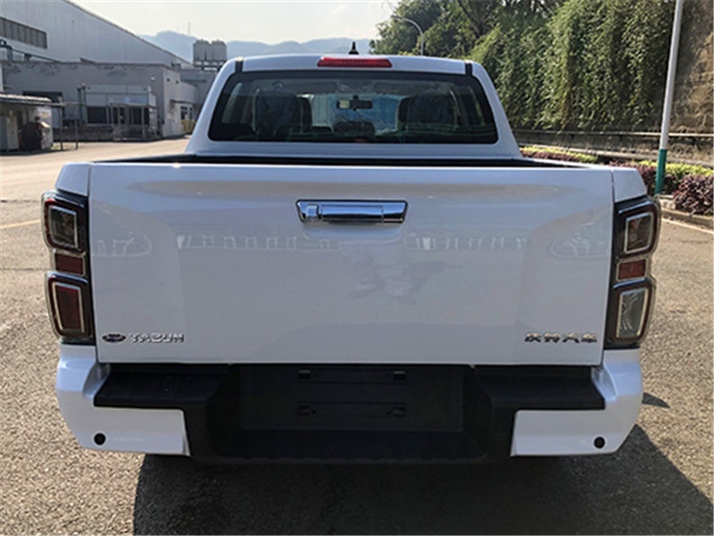 3.0T柴油D-MAX！庆铃五十铃出新车，启用双车标