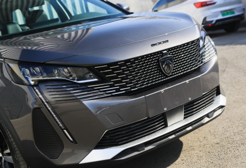 比空间、比动力、比智能，标致新5008对比丰田RAV4荣放如何选？