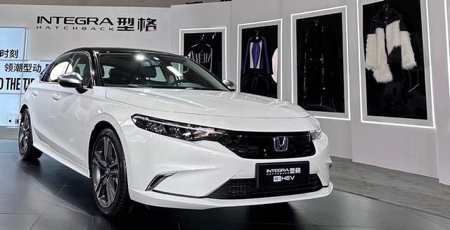 试驾型格HATCHBACK，彰显年轻人个性的潮玩新宠