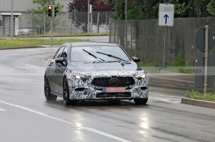 梅赛德斯-AMG A45中期改款谍照，变化集中在灯组，依旧2.0T动力