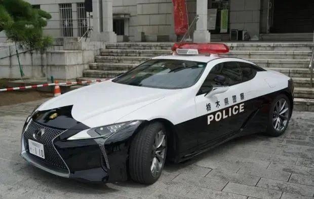 日本交警又双叒开上跑车了？“恶魔Z”SUV版来了？K哥文话！