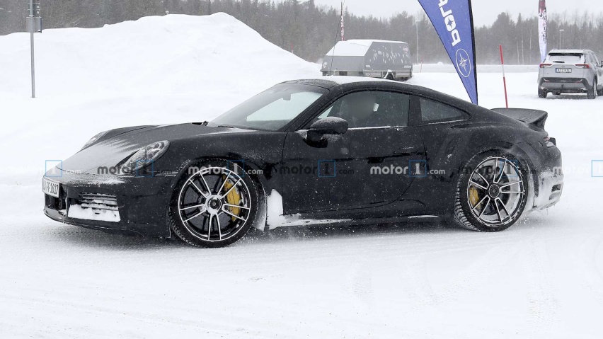保时捷911 Turbo S谍照，尾翼不同，或为经典款