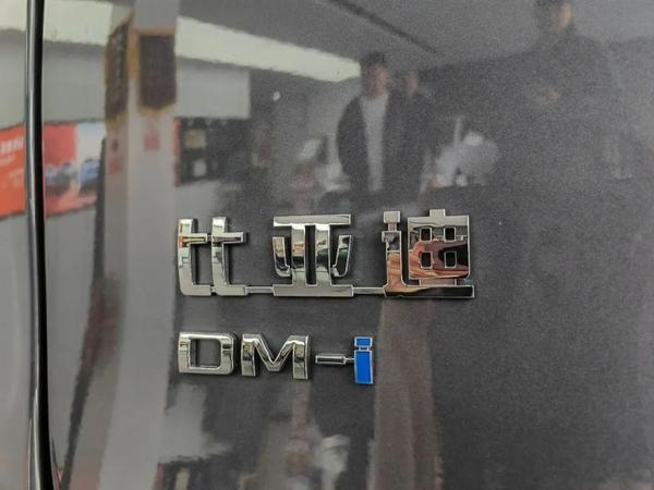 价格卷出新高度，车叔探店实拍比亚迪汉/唐荣耀版