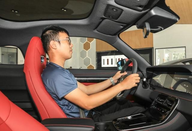 新能源跑车零跑S01，两门四座纯电续航380Km，加速堪比思