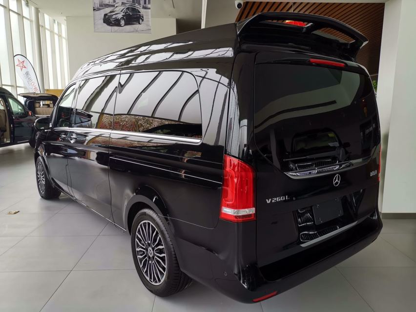 奔驰V260L高顶无隔断商务车，望风披靡 驰名当