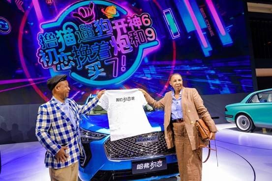 撸猫遛狗开坦克 长城汽车2020北京车展玩得嗨