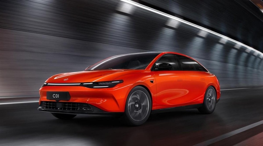 15万级主流纯电家轿之争 零跑C01对比比亚迪秦plus ev