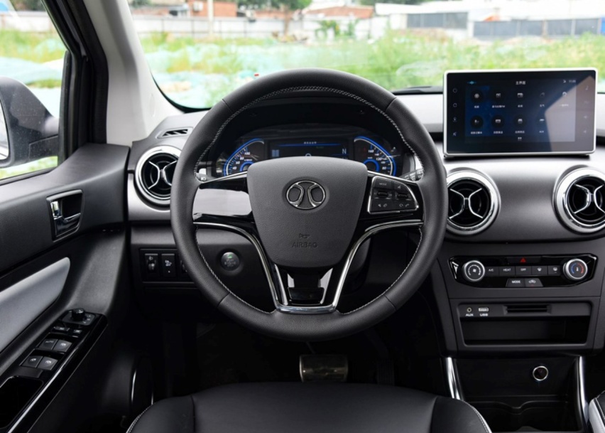 北汽小型纯电SUV，续航403km，官宣承诺8年质保