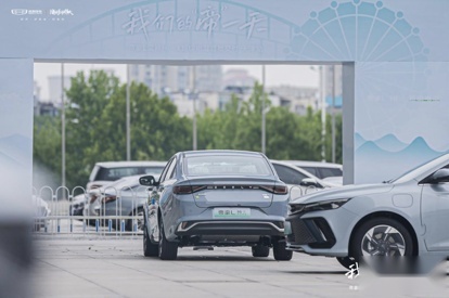 “鱼和熊掌兼得”的混动轿车 帝豪L雷神Hi·X超级电混开启天津交付