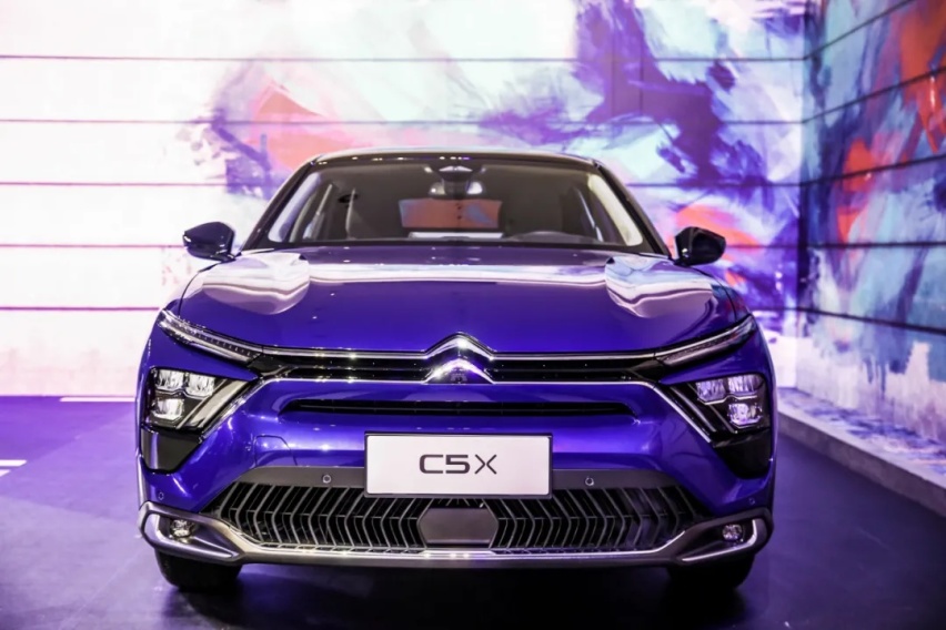 破圈新势轿车登场 东风雪铁龙凡尔赛C5X全球首秀