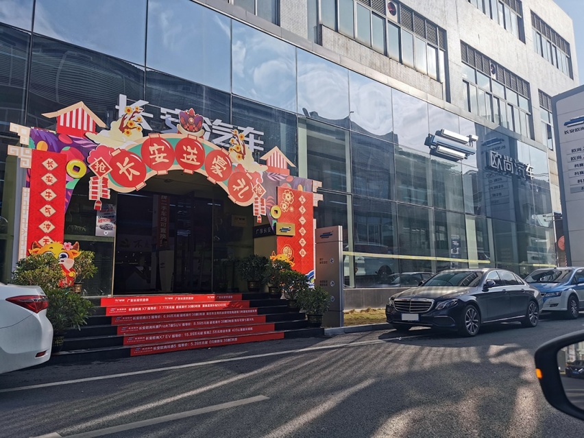 火了！这酷炫SUV仅6.99万起 一上市破万销量！