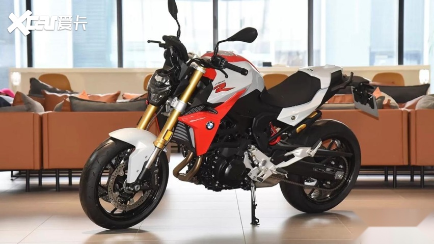 资讯|驰骋在速度与激情之间:运动街车宝马f900r,10.59万元起售