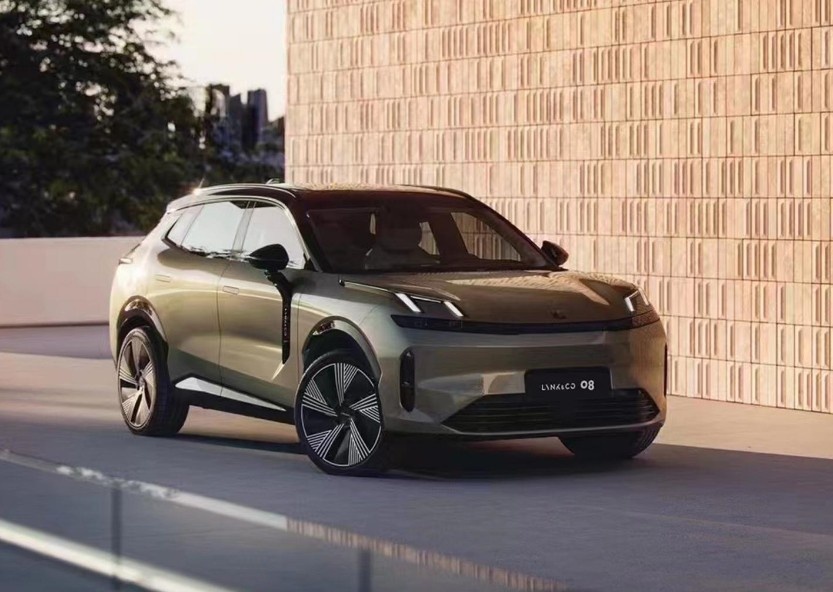25万预算买中型插混SUV，领克08和比亚迪唐该怎么选？