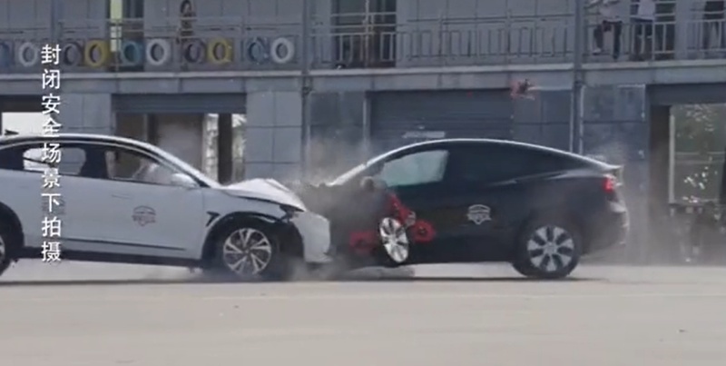 极狐阿尔法S对撞Model Y 侧气帘没弹开 这是不舍得吗？