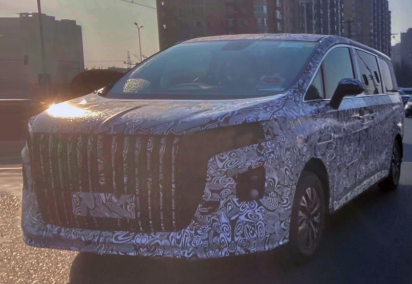 一口气曝出三款新车，涵盖轿车/SUV/MPV三大板块，红旗牛！