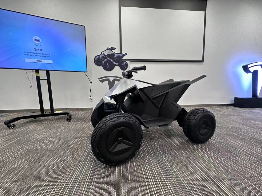潮玩单品！特斯拉新玩具Cyberquad闪耀江城