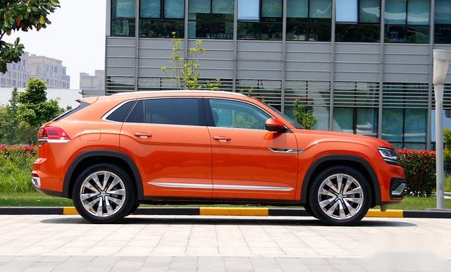 32万起的大众轿跑SUV，2.5TV6+四驱可选，后排5个座